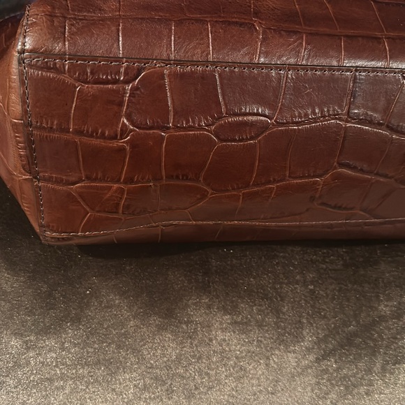 EUC Fossil Croco Embossed Leather Tote with Side Slip Pockets and Hangtag. - Picture 8 of 12